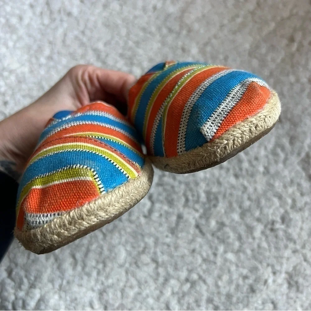 TOMS: Striped Limited Edition Ben Affleck Congo Initiative Slip On Espadrilles